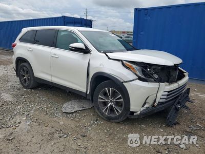 Czwarte zdjęcie samochodu z boku: 2019 TOYOTA HIGHLANDER LE VIN:5TDBZRFH4KS922819 - miniatura