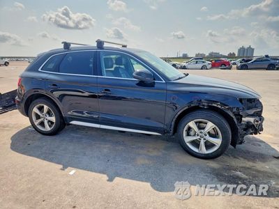 Czwarte zdjęcie samochodu z boku: 2020 AUDI Q5 PREMIUM VIN:WA1ANAFY3L2031528 - miniatura