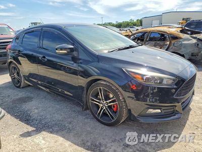 Czwarte zdjęcie samochodu z boku: 2017 FORD FOCUS ST VIN:1FADP3L96HL259942 - miniatura