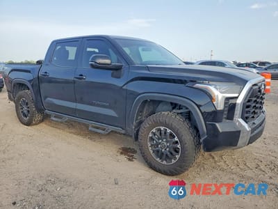 Czwarte zdjęcie samochodu z boku: 2024 TOYOTA TUNDRA SR5 VIN:5TFLA5DB9RX218719 - miniatura