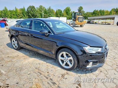 Czwarte zdjęcie samochodu z boku: 2019 AUDI A3 PREMIUM VIN:WAUBEGFF2KA098876 - miniatura