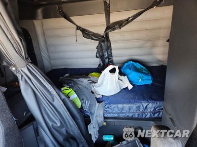 Zdjęcie 10 z 14 samochodu: 2019 FREIGHTLINER CASCADIA 126