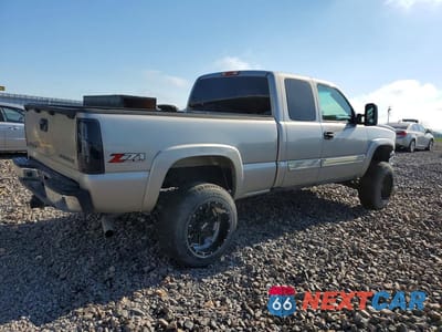 Trzecie zdjęcie samochodu z tyłu: 2004 CHEVROLET SILVERADO K1500 VIN:2GCEK19T341169166 - miniatura
