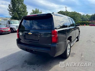 Trzecie zdjęcie samochodu z tyłu: 2019 CHEVROLET SUBURBAN K1500 LT VIN:1GNSKHKC8KR164224 - miniatura