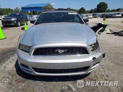 Piąte zdjęcie samochodu w środku: 2014 FORD MUSTANG VIN:1ZVBP8EM3E5292152 - miniatura