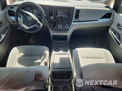 Zdjęcie 8 z 14 samochodu: 2019 TOYOTA SIENNA LE VIN:5TDKZ3DC2KS990475 - miniatura
