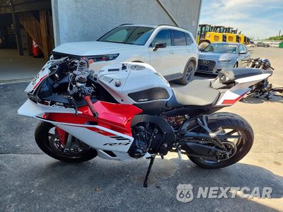 Trzecie zdjęcie samochodu z tyłu: 2025 YAMAHA YZF890 VIN:JYARNA3E2SA000953 - miniatura