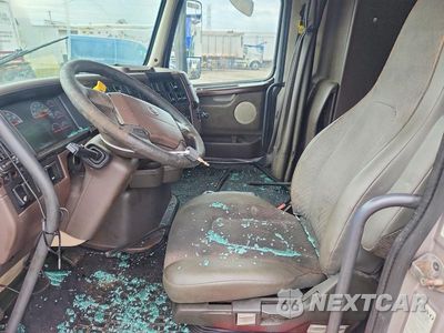 Zdjęcie 7 z 13 samochodu: 2015 VOLVO VN VNL VIN:4V4NC9EHXFN180314 - miniatura