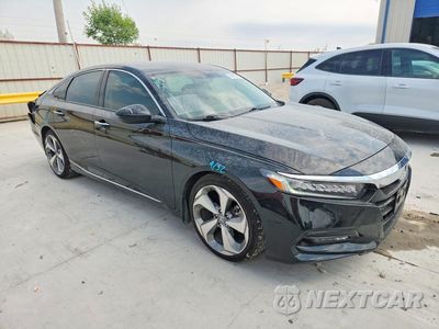 Czwarte zdjęcie samochodu z boku: 2018 HONDA ACCORD TOURING VIN:1HGCV1F96JA171049 - miniatura