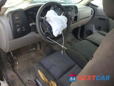 Zdjęcie 8 z 12 samochodu: 2010 CHEVROLET SILVERADO C1500 VIN:1GCPCPEAXAZ190371 - miniatura