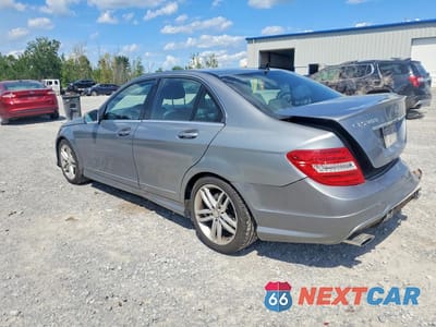 Drugie zdjęcie samochodu z przodu: 2013 MERCEDES-BENZ C 300 4MATIC VIN:WDDGF8AB6DR301357 - miniatura