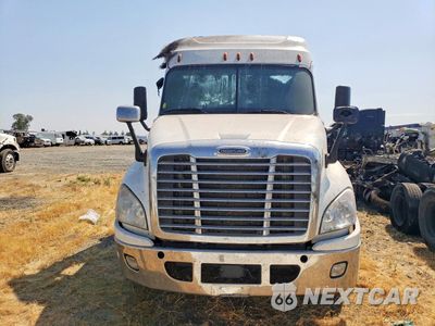 Piąte zdjęcie samochodu w środku: 2018 FREIGHTLINER CASCADIA 1 - SEMI TRUCK VIN:1FUJGLDV9JLKC7120 - miniatura