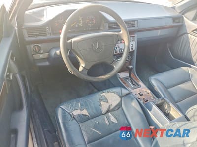 Zdjęcie 8 z 12 samochodu: 1995 MERCEDES-BENZ E 320 VIN:WDBEA66E1SC282772 - miniatura