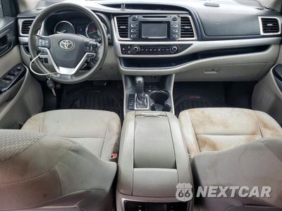 Zdjęcie 8 z 13 samochodu: 2015 TOYOTA HIGHLANDER LE VIN:5TDBKRFH9FS191721 - miniatura