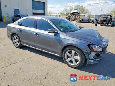 Czwarte zdjęcie samochodu z boku: 2015 VOLKSWAGEN PASSAT SE VIN:1VWBT7A30FC006340 - miniatura