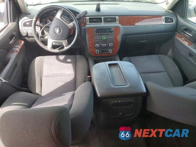 Zdjęcie 8 z 13 samochodu: 2011 CHEVROLET TAHOE K1500 LS VIN:1GNSKAE08BR378266 - miniatura