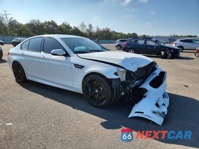 Czwarte zdjęcie samochodu z boku: 2014 BMW M5 VIN:WBSFV9C59ED593759 - miniatura