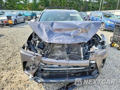 Piąte zdjęcie samochodu w środku: 2018 TOYOTA HIGHLANDER XLE VIN:5TDJZRFH6JS554170 - miniatura