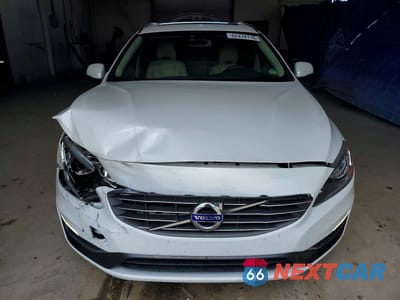 Piąte zdjęcie samochodu w środku: 2015 VOLVO V60 PREMIER VIN:YV140MEB4F1207572 - miniatura