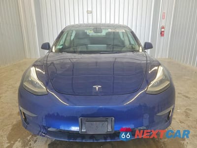 Piąte zdjęcie samochodu w środku: 2022 TESLA MODEL 3 VIN:5YJ3E1EA3NF371538 - miniatura
