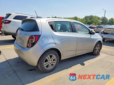 Trzecie zdjęcie samochodu z tyłu: 2015 CHEVROLET SONIC LT VIN:1G1JC6SG1F4118772 - miniatura