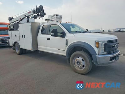 Czwarte zdjęcie samochodu z boku: 2019 FORD F550 SUPER DUTY VIN:1FD0X5HT8KEE25863 - miniatura