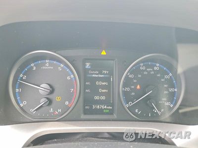 Zdjęcie 9 z 13 samochodu: 2018 TOYOTA RAV4 XLE VIN:JTMRFREV5JJ722400 - miniatura