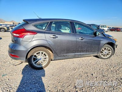 Trzecie zdjęcie samochodu z tyłu: 2018 FORD FOCUS SE VIN:1FADP3K24JL331179 - miniatura