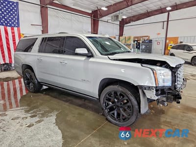 Czwarte zdjęcie samochodu z boku: 2019 GMC YUKON XL DENALI VIN:1GKS2HKJ3KR257549 - miniatura