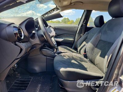 Zdjęcie 7 z 14 samochodu: 2019 NISSAN KICKS SV VIN:3N1CP5CU2KL541046 - miniatura