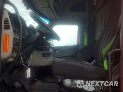 Zdjęcie 7 z 13 samochodu: 2023 PETERBILT 579 SEMI TRUCK VIN:1XPBD49X5PD870249 - miniatura