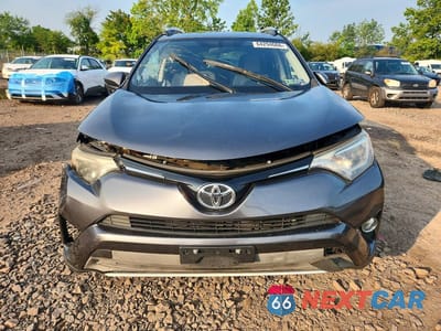 Piąte zdjęcie samochodu w środku: 2016 TOYOTA RAV4 XLE VIN:JTMWFREV7GD085729 - miniatura