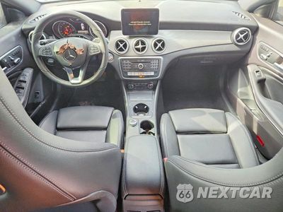 Zdjęcie 8 z 12 samochodu: 2018 MERCEDES-BENZ CLA 250 VIN:WDDSJ4EB1JN569702 - miniatura