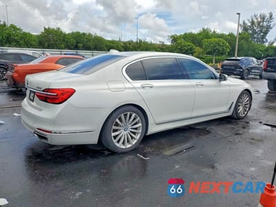 Trzecie zdjęcie samochodu z tyłu: 2016 BMW 740 I VIN:WBA7E2C51GG547862 - miniatura