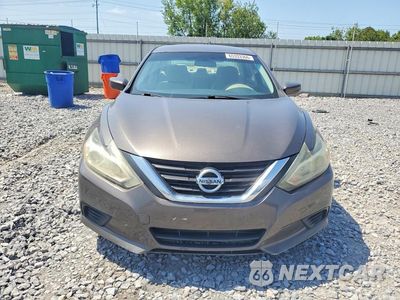 Piąte zdjęcie samochodu w środku: 2017 NISSAN ALTIMA 2.5 S VIN:1N4AL3AP4HN317387 - miniatura