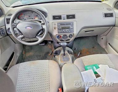 Zdjęcie 8 z 12 samochodu: 2005 FORD FOCUS ZXW VIN:1FAHP36N95W103494 - miniatura
