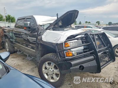 Czwarte zdjęcie samochodu z boku: 2019 CHEVROLET SILVERADO K2500 HEAVY DUTY LTZ VIN:1GC1KTEY4KF141829 - miniatura