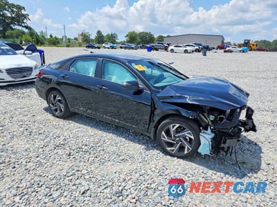 Czwarte zdjęcie samochodu z boku: 2025 HYUNDAI ELANTRA SEL SPORT VIN:KMHLM4DG5SU073744 - miniatura