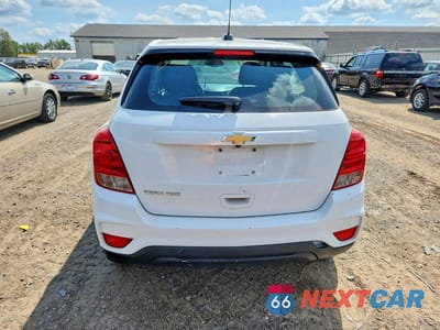 Zdjęcie 6 z 13 samochodu: 2018 CHEVROLET TRAX LS VIN:KL7CJNSB3JB711992 - miniatura