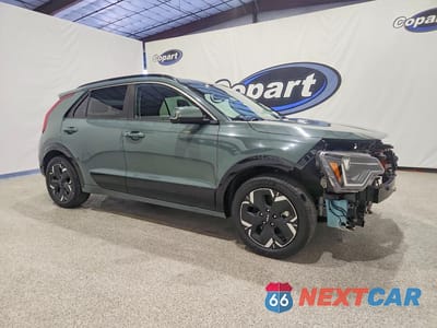 Czwarte zdjęcie samochodu z boku: 2023 KIA NIRO WIND VIN:KNDCR3L13P5033614 - miniatura