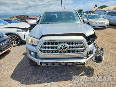 Piąte zdjęcie samochodu w środku: 2017 TOYOTA TACOMA SR V6 VIN:3TMCZ5AN8HM048008 - miniatura