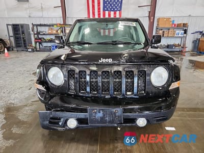 Piąte zdjęcie samochodu w środku: 2014 JEEP PATRIOT LATITUDE VIN:1C4NJPFA1ED520154 - miniatura