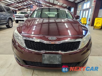 Piąte zdjęcie samochodu w środku: 2012 KIA OPTIMA LX VIN:5XXGM4A75CG025551 - miniatura