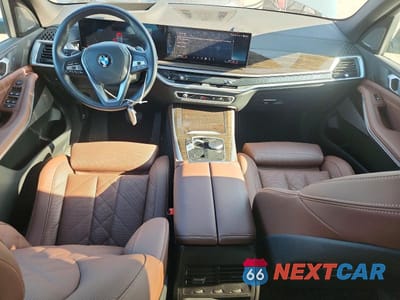 Zdjęcie 8 z 13 samochodu: 2025 BMW X5 XDRIVE40I VIN:5UX23EU0XS9X13718 - miniatura