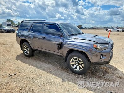 Czwarte zdjęcie samochodu z boku: 2023 TOYOTA 4RUNNER TRD OFF-ROAD PREMIUM VIN:JTERU5JR5P6197322 - miniatura