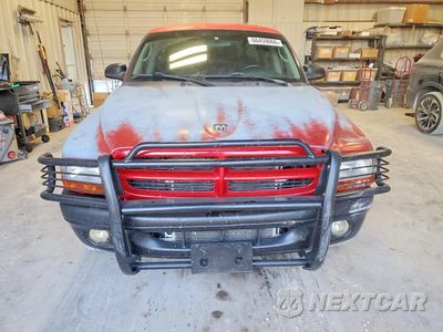 Piąte zdjęcie samochodu w środku: 2003 DODGE DAKOTA QUAD SPORT VIN:1D7HL38X73S275585 - miniatura