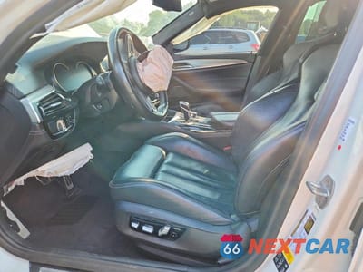 Zdjęcie 7 z 12 samochodu: 2019 BMW M5 VIN:WBSJF0C54KB284243 - miniatura