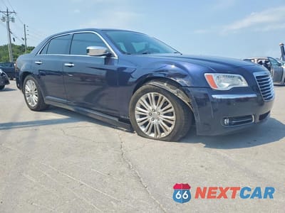 Czwarte zdjęcie samochodu z boku: 2012 CHRYSLER 300 LIMITED VIN:2C3CCAHG3CH313964 - miniatura