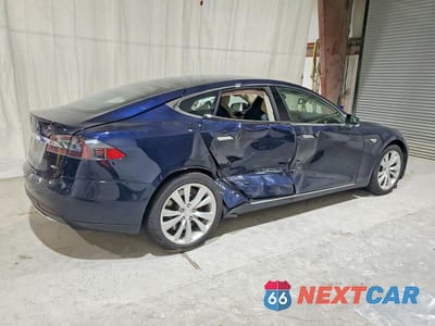 Trzecie zdjęcie samochodu z tyłu: 2015 TESLA MODEL S 85D VIN:5YJSA1H27FF082062 - miniatura