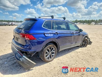 Trzecie zdjęcie samochodu z tyłu: 2022 VOLKSWAGEN TIGUAN SE VIN:3VV3B7AX9NM098754 - miniatura